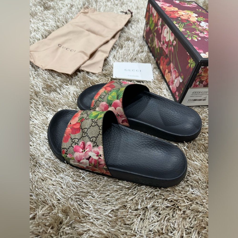 Women Gucci Slide Sandal - Picture 2 of 5